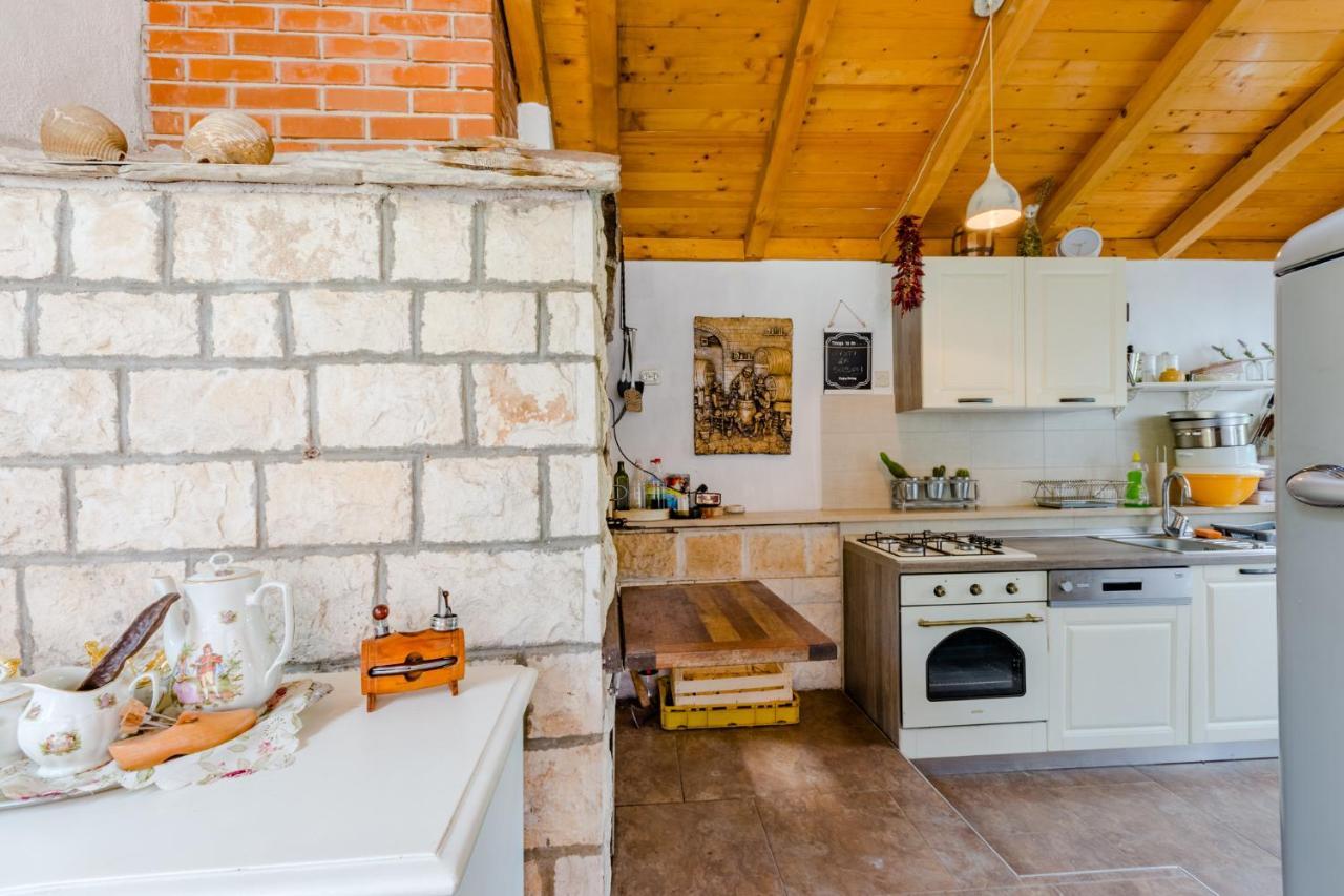 Villa Dinka Sutivan Esterno foto